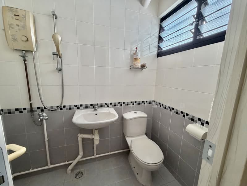 105 Bishan Street 12, 105 Bishan Street 12, 2 Bedrooms, 689 sqft, HDB Flat For Sale, by J.A. Goh 吴永益, 500165284 - Bathroom - PropertyGuru.com.sg