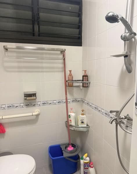 468 Ang Mo Kio Avenue 10, 468 Ang Mo Kio Avenue 10, Room Rental, 120 sqft, HDB Flat For Rent, by Cheryne Hoo, 500165288 - Bathroom - PropertyGuru.com.sg