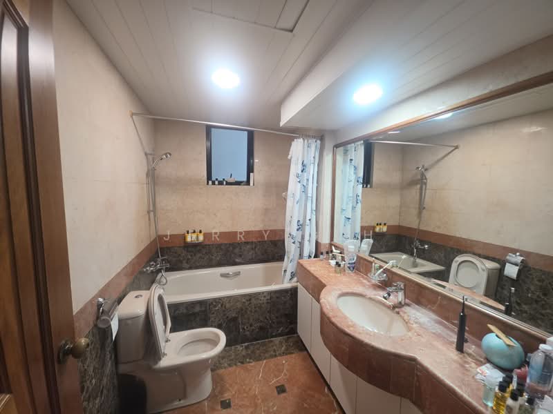 Spring Grove, 53 Grange Road, 2 Bedrooms, 1,152 sqft, Condominium For Rent, by Jerry Goh, 500165290 - Bathroom - PropertyGuru.com.sg
