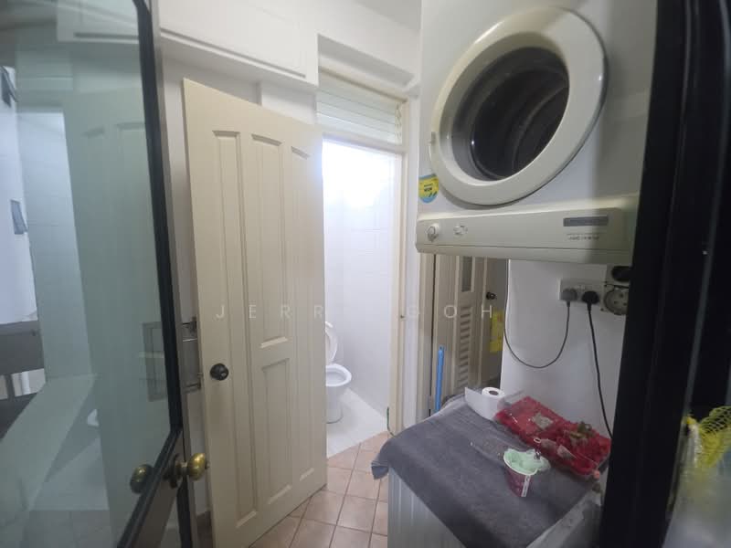 Spring Grove, 53 Grange Road, 2 Bedrooms, 1,152 sqft, Condominium For Rent, by Jerry Goh, 500165290 - Bathroom - PropertyGuru.com.sg