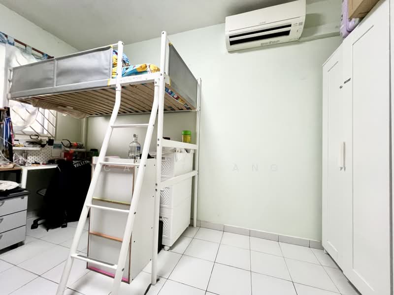 904 Jurong West Street 91, 904 Jurong West Street 91, 2 Bedrooms, 786 sqft, HDB Flat For Sale, by Camden Ang, 500165292 - Bedroom - PropertyGuru.com.sg
