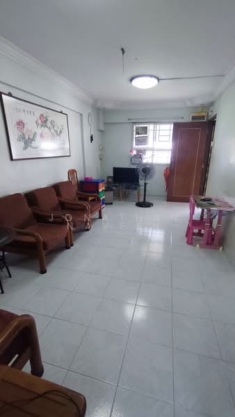 217 Serangoon Avenue 4, 217 Serangoon Avenue 4, 2 Bedrooms, 700 sqft, HDB Flat For Rent, by Jonathan Naveen, 500165296 - Living Room - PropertyGuru.com.sg
