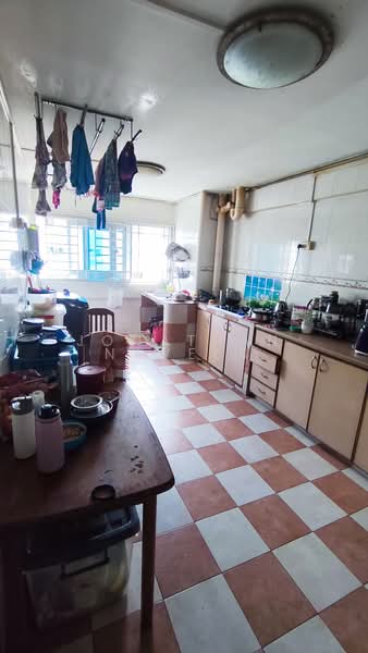 217 Serangoon Avenue 4, 217 Serangoon Avenue 4, 2 Bedrooms, 700 sqft, HDB Flat For Rent, by Jonathan Naveen, 500165296 - Kitchen - PropertyGuru.com.sg