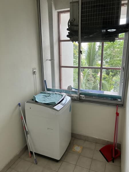 Maple Woods, 985 Bukit Timah Road, 2 Bedrooms, 915 sqft, Condominium For Rent, by David Cheong, 500165297 - Balcony - PropertyGuru.com.sg