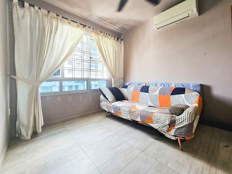 50 Commonwealth Drive, 50 Commonwealth Drive, 3 Bedrooms, 1,001 sqft, HDB Flat For Sale, by Fadzlin MNoor, 500165313 - Living Room - PropertyGuru.com.sg