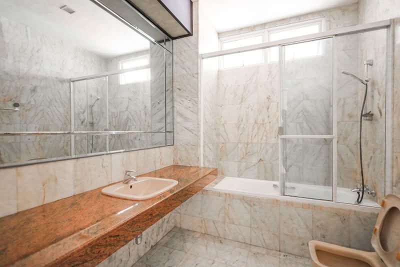 Lucky height, Lucky height, 6 Bedrooms, 10,500 sqft, Detached House For Sale, by Jasmine Lau, 500165326 - Bathroom - PropertyGuru.com.sg