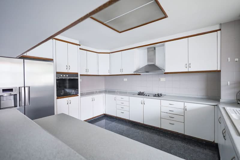 Lucky height, Lucky height, 6 Bedrooms, 10,500 sqft, Detached House For Sale, by Jasmine Lau, 500165326 - Kitchen - PropertyGuru.com.sg