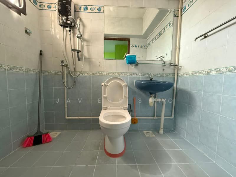 622 Senja Road, 622 Senja Road, 3 Bedrooms, 979 sqft, HDB Flat For Sale, by Javiers Sito, 500165353 - Bathroom - PropertyGuru.com.sg