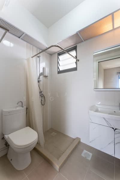 37 Margaret Drive, 37 Margaret Drive, 2 Bedrooms, 667 sqft, HDB Flat For Sale, by Dylan Seng 成伟洋, 500165364 - Bathroom - PropertyGuru.com.sg