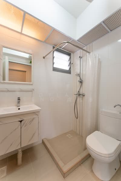 37 Margaret Drive, 37 Margaret Drive, 2 Bedrooms, 667 sqft, HDB Flat For Sale, by Dylan Seng 成伟洋, 500165364 - Bathroom - PropertyGuru.com.sg