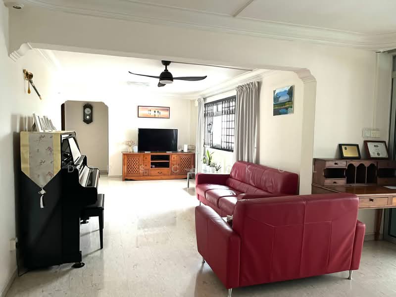 325 Woodlands Street 32, 325 Woodlands Street 32, Room Rental, 200 sqft, HDB Flat For Rent, by Doris Chiok C L, 500165371 - Living Room - PropertyGuru.com.sg