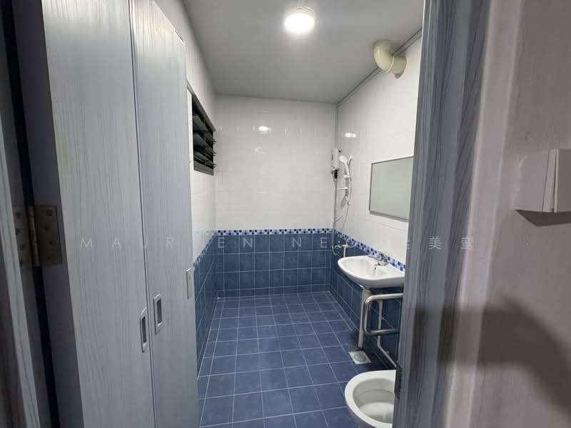 932 Tampines Street 91, 932 Tampines Street 91, Room Rental, 300 sqft, HDB Flat For Rent, by Maureen Neo 梁美鸾, 500165378 - Bathroom - PropertyGuru.com.sg