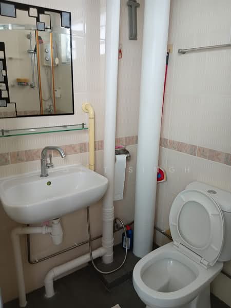 234 Serangoon Avenue 3, 234 Serangoon Avenue 3, Room Rental, 100 sqft, HDB Flat For Rent, by JAGJIT SINGH, 500165380 - Bathroom - PropertyGuru.com.sg