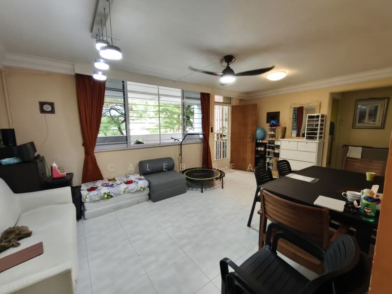 336 Woodlands Avenue 1, 336 Woodlands Avenue 1, 3 Bedrooms, 893 sqft, HDB Flat For Sale, by Caleb Seah, 500165383 - Living Room - PropertyGuru.com.sg