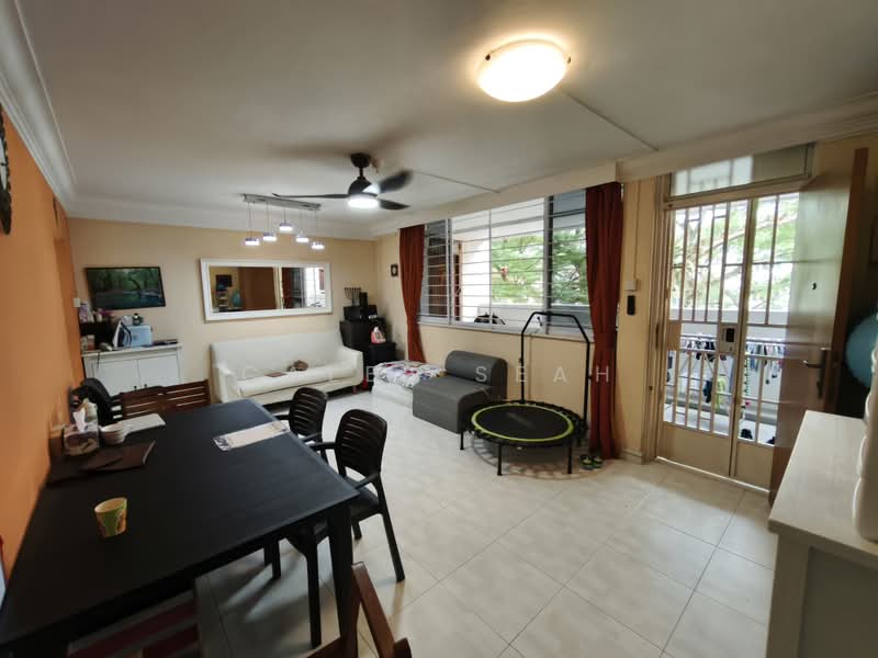 336 Woodlands Avenue 1, 336 Woodlands Avenue 1, 3 Bedrooms, 893 sqft, HDB Flat For Sale, by Caleb Seah, 500165383 - Living Room - PropertyGuru.com.sg