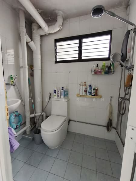 336 Woodlands Avenue 1, 336 Woodlands Avenue 1, 3 Bedrooms, 893 sqft, HDB Flat For Sale, by Caleb Seah, 500165383 - Bathroom - PropertyGuru.com.sg