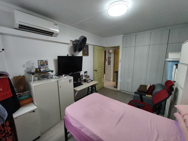 336 Woodlands Avenue 1, 336 Woodlands Avenue 1, 3 Bedrooms, 893 sqft, HDB Flat For Sale, by Caleb Seah, 500165383 - Bedroom - PropertyGuru.com.sg