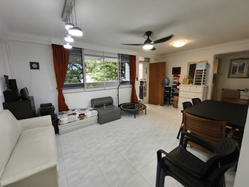 336 Woodlands Avenue 1, 336 Woodlands Avenue 1, 3 Bedrooms, 893 sqft, HDB Flat For Sale, by Caleb Seah, 500165383 - Living Room - PropertyGuru.com.sg