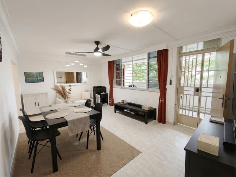 336 Woodlands Avenue 1, 336 Woodlands Avenue 1, 3 Bedrooms, 893 sqft, HDB Flat For Sale, by Caleb Seah, 500165383 - Living Room - PropertyGuru.com.sg