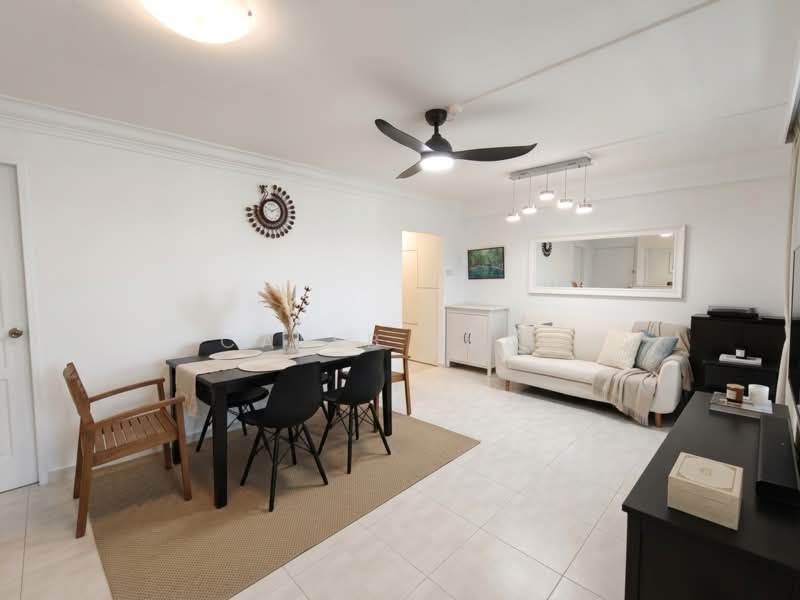 336 Woodlands Avenue 1, 336 Woodlands Avenue 1, 3 Bedrooms, 893 sqft, HDB Flat For Sale, by Caleb Seah, 500165383 - Living Room - PropertyGuru.com.sg