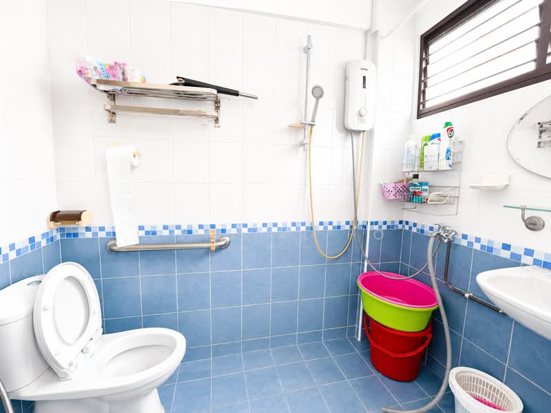 925 Tampines Street 91, 925 Tampines Street 91, Room Rental, 100 sqft, HDB Flat For Rent, by Crystal Ho, 500165393 - Bathroom - PropertyGuru.com.sg
