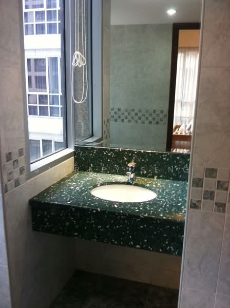 UE Square, 205 River Valley Road, 5 Bedrooms, 1,572 sqft, Apartment For Sale, by Shirley Seng, 500165399 - Bathroom - PropertyGuru.com.sg