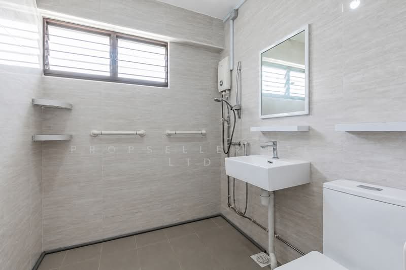 535 Hougang Street 52, 535 Hougang Street 52, 3 Bedrooms, 1,098 sqft, HDB Flat For Sale, by Reine Chan, 500165402 - Bathroom - PropertyGuru.com.sg