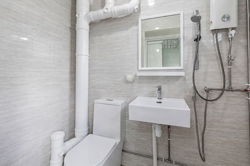 535 Hougang Street 52, 535 Hougang Street 52, 3 Bedrooms, 1,098 sqft, HDB Flat For Sale, by Reine Chan, 500165402 - Bathroom - PropertyGuru.com.sg