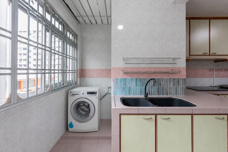 535 Hougang Street 52, 535 Hougang Street 52, 3 Bedrooms, 1,098 sqft, HDB Flat For Sale, by Reine Chan, 500165402 - Kitchen - PropertyGuru.com.sg