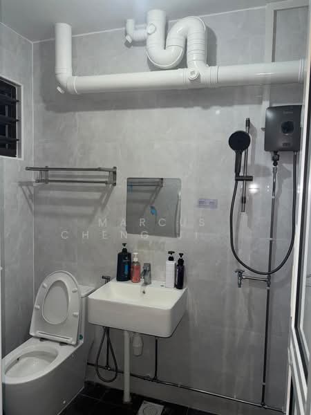 223 Choa Chu Kang Central, 223 Choa Chu Kang Central, 3 Bedrooms, 1,119 sqft, HDB Flat For Rent, by Marcus Cheng Jia Jun, 500165416 - Bathroom - PropertyGuru.com.sg