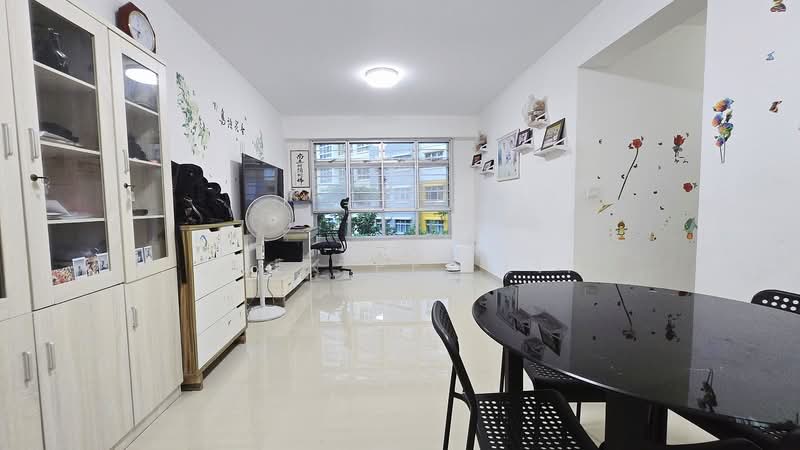 488D Choa Chu Kang Avenue 5, 488D Choa Chu Kang Avenue 5, 3 Bedrooms, 990 sqft, HDB Flat For Sale, by Quek Pei Lin, 500165422 - Living Room - PropertyGuru.com.sg