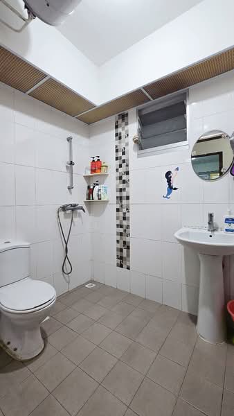 488D Choa Chu Kang Avenue 5, 488D Choa Chu Kang Avenue 5, 3 Bedrooms, 990 sqft, HDB Flat For Sale, by Quek Pei Lin, 500165422 - Bathroom - PropertyGuru.com.sg