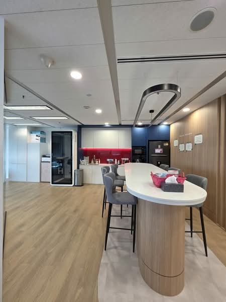 Gateway East, 152 Beach Road, 1,700 sqft, Office For Rent, by Meera Chandirran/VR, 500165428 - interior - CommercialGuru.com.sg