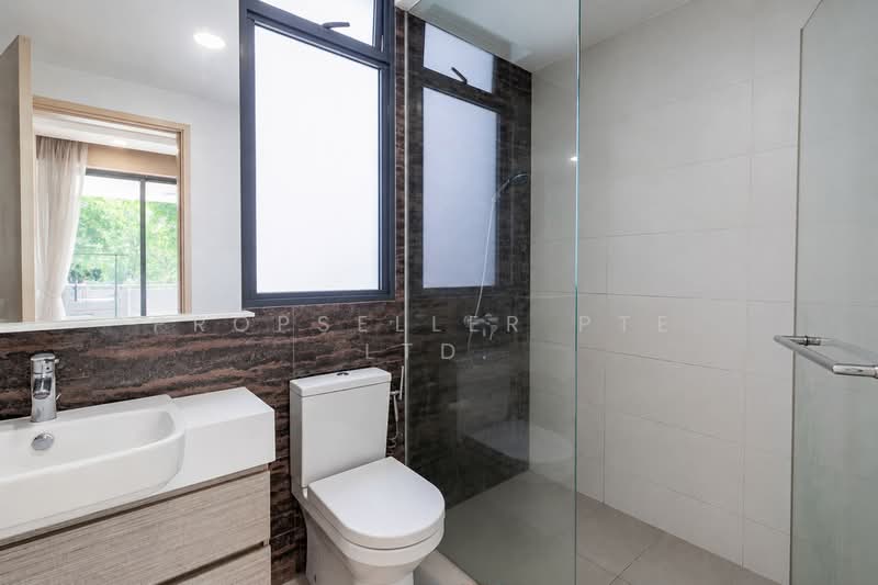 The Luxurie, 21 Compassvale Road, 2 Bedrooms, 1,001 sqft, Condominium For Sale, by Elaine Wong, 500165439 - Bathroom - PropertyGuru.com.sg