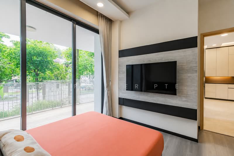 The Luxurie, 21 Compassvale Road, 2 Bedrooms, 1,001 sqft, Condominium For Sale, by Elaine Wong, 500165439 - Bedroom - PropertyGuru.com.sg
