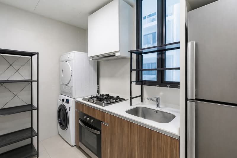The Luxurie, 21 Compassvale Road, 2 Bedrooms, 1,001 sqft, Condominium For Sale, by Elaine Wong, 500165439 - Kitchen - PropertyGuru.com.sg