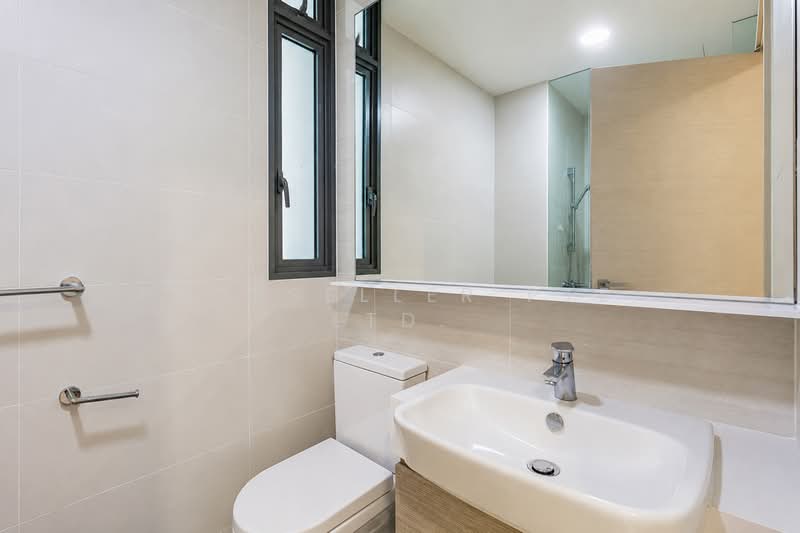 The Luxurie, 21 Compassvale Road, 2 Bedrooms, 1,001 sqft, Condominium For Sale, by Elaine Wong, 500165439 - Bathroom - PropertyGuru.com.sg