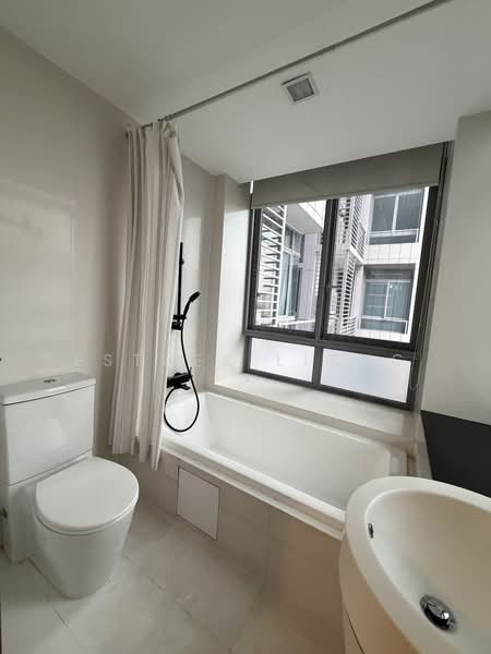 Ascentia Sky, 1 Alexandra View, 3 Bedrooms, 1,475 sqft, Condominium For Rent, by Esther Liang, 500165442 - Bathroom - PropertyGuru.com.sg