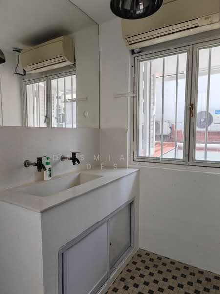 OFFICE FOR RENT SIZE From 103 to 357sqff, Prinsep Street, 103 sqft, Office For Rent, by Desmiarti Desi, 500165443 - Bathroom - CommercialGuru.com.sg