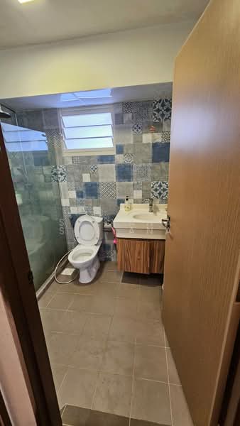 296A Bukit Batok Street 22, 296A Bukit Batok Street 22, Room Rental, 300 sqft, HDB Flat For Rent, by Suryana Suryana, 500165474 - Bathroom - PropertyGuru.com.sg