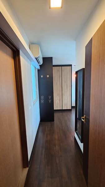296A Bukit Batok Street 22, 296A Bukit Batok Street 22, Room Rental, 300 sqft, HDB Flat For Rent, by Suryana Suryana, 500165474 - Corridor - PropertyGuru.com.sg