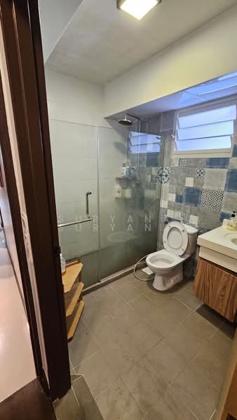 296A Bukit Batok Street 22, 296A Bukit Batok Street 22, Room Rental, 300 sqft, HDB Flat For Rent, by Suryana Suryana, 500165474 - Bathroom - PropertyGuru.com.sg