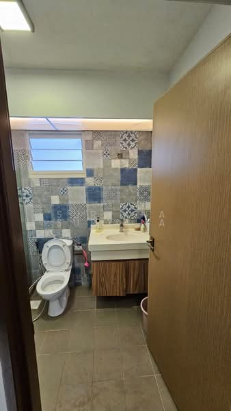 296A Bukit Batok Street 22, 296A Bukit Batok Street 22, Room Rental, 300 sqft, HDB Flat For Rent, by Suryana Suryana, 500165474 - Bathroom - PropertyGuru.com.sg