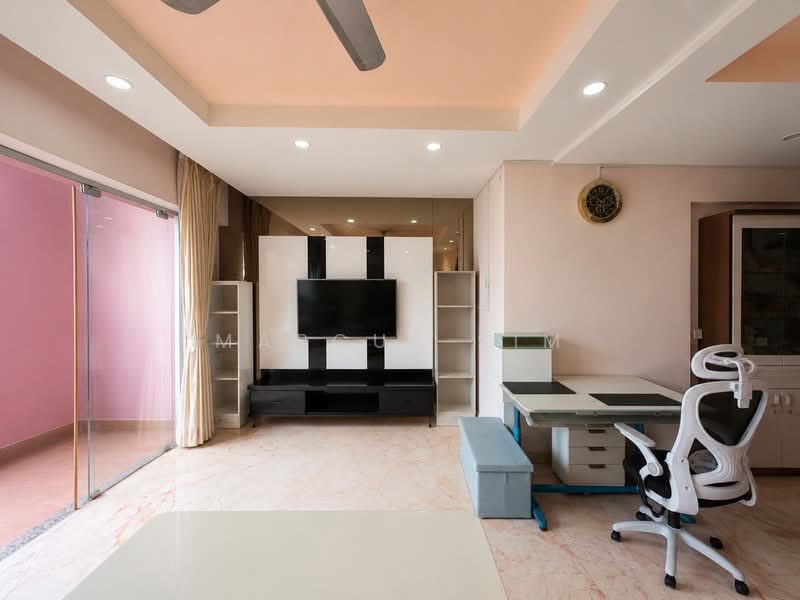 705 Hougang Avenue 2, 705 Hougang Avenue 2, 4 Bedrooms, 1,593 sqft, HDB Flat For Sale, by Marcus Sim, 500165475 - Living Room - PropertyGuru.com.sg