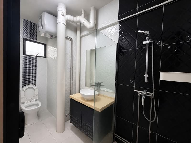 705 Hougang Avenue 2, 705 Hougang Avenue 2, 4 Bedrooms, 1,593 sqft, HDB Flat For Sale, by Marcus Sim, 500165475 - Bathroom - PropertyGuru.com.sg
