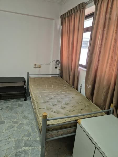 143 Potong Pasir Avenue 2, 143 Potong Pasir Avenue 2, Room Rental, 150 sqft, HDB Flat For Rent, by Heidi Chow, 500165477 - Bedroom - PropertyGuru.com.sg