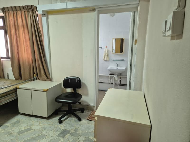 143 Potong Pasir Avenue 2, 143 Potong Pasir Avenue 2, Room Rental, 150 sqft, HDB Flat For Rent, by Heidi Chow, 500165477 - Bedroom - PropertyGuru.com.sg