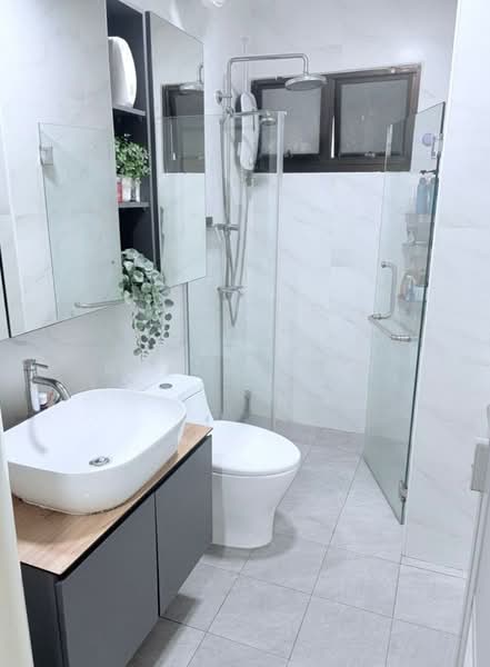 339A Sembawang Close, 339A Sembawang Close, 4 Bedrooms, 1,227 sqft, HDB Flat For Sale, by Dexter Lim, 500165484 - Bathroom - PropertyGuru.com.sg