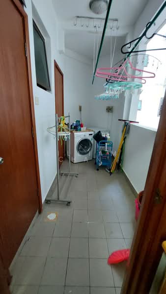Parc Oasis, 35 Jurong East Avenue 1, 3 Bedrooms, 1,227 sqft, Condominium For Rent, by William Chan, 500165486 - Balcony - PropertyGuru.com.sg