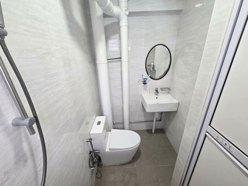 943 Jurong West Street 91, 943 Jurong West Street 91, 3 Bedrooms, 1,130 sqft, HDB Flat For Sale, by Kumar N, 500165497 - Bathroom - PropertyGuru.com.sg